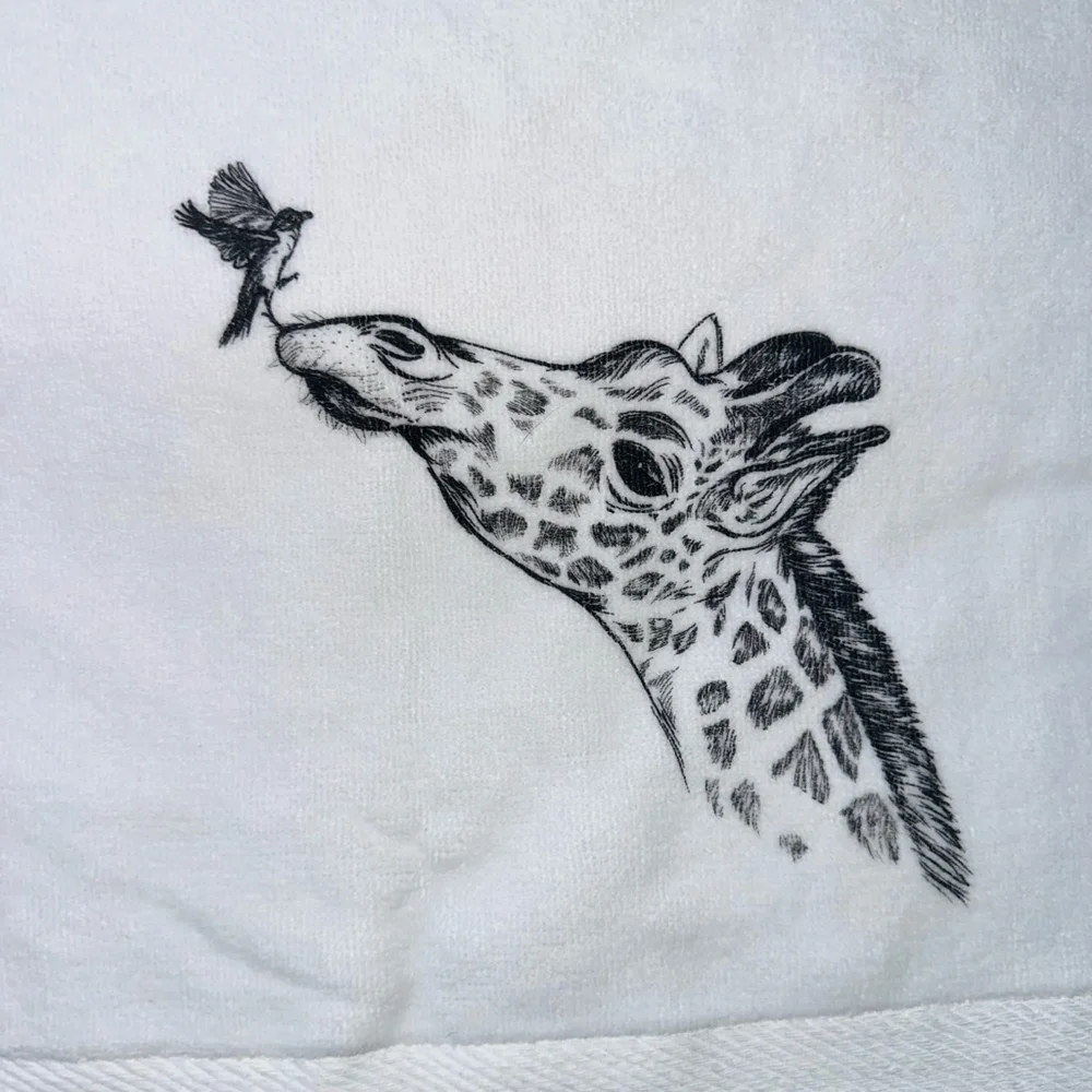 NWOT Terry Town Hand Towel 26 X 15 Terry Cloth 100% Cotton Velour Giraffe Bird